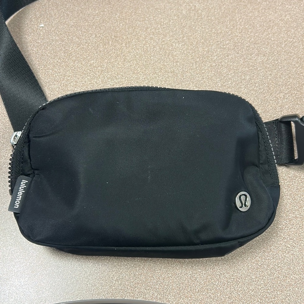 Lululemon everyday belt bag BLACK